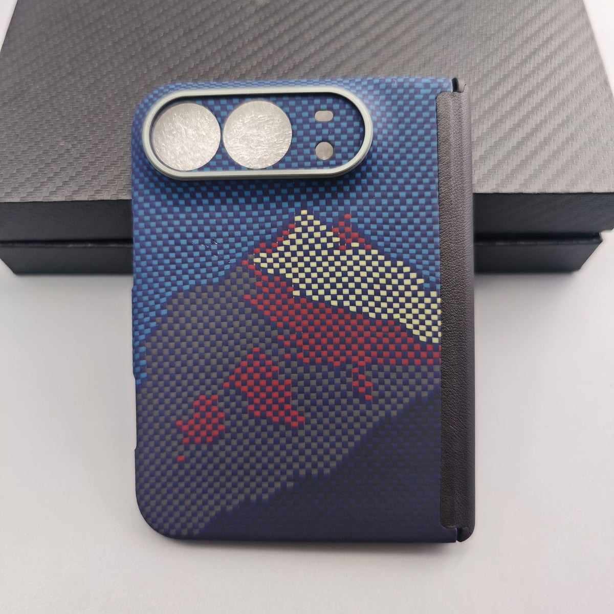 iPhone Duo Kevlar Folding Case with Magnetic Hinge & Carbon Fiber - Moderno Collections