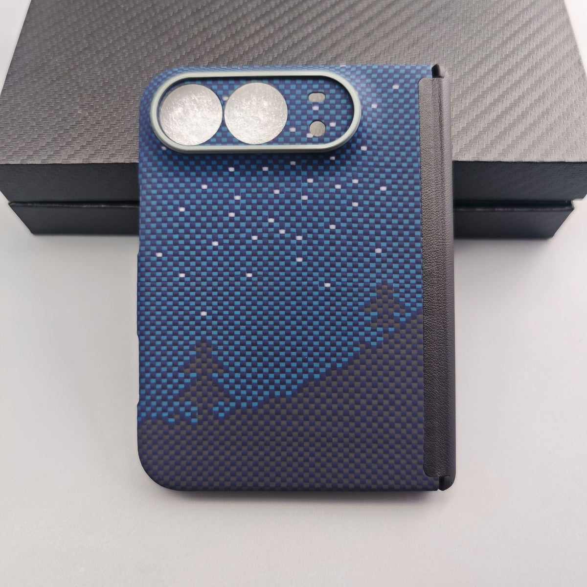 iPhone Duo Kevlar Folding Case with Magnetic Hinge & Carbon Fiber - Moderno Collections